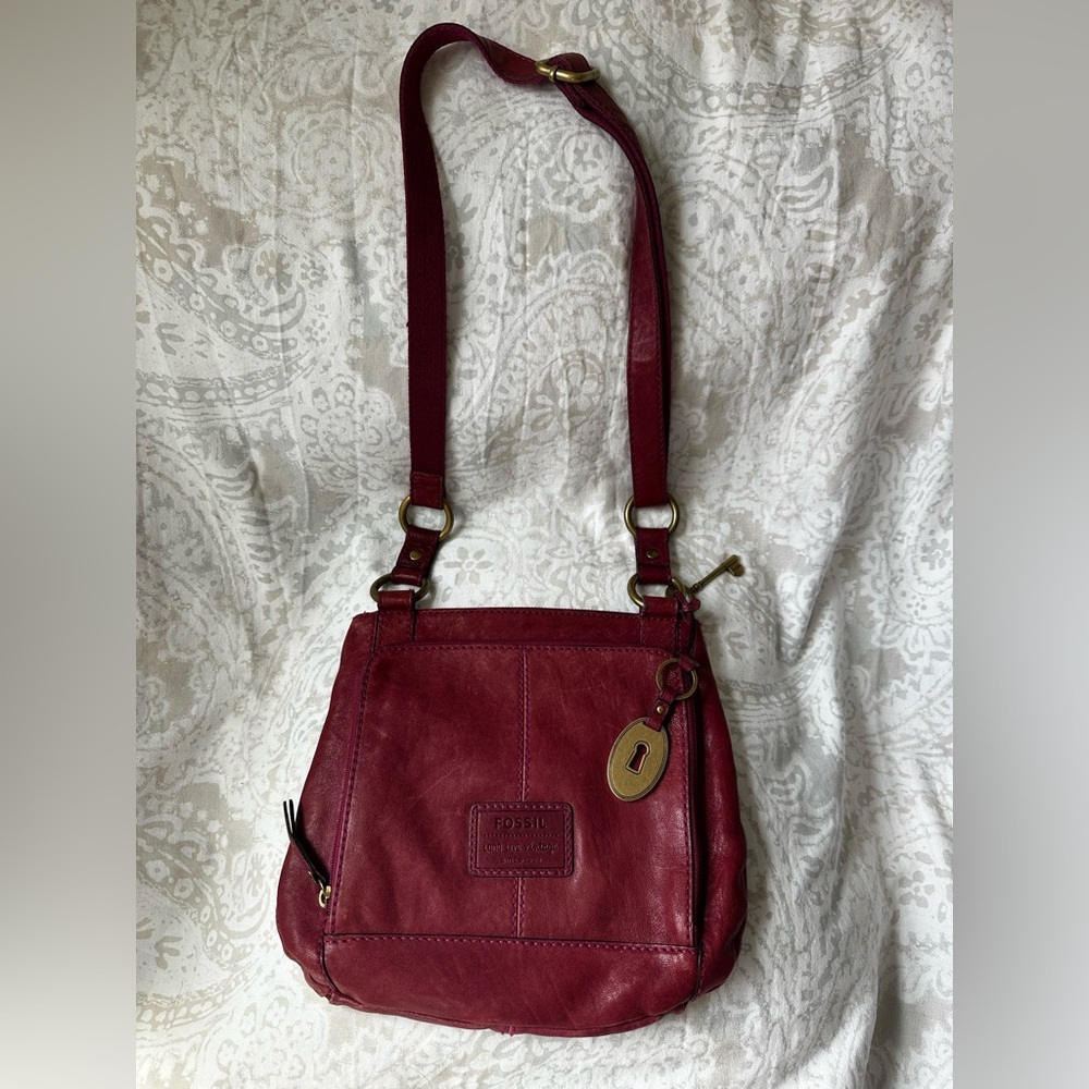 Fossil Women's Burgundy Leather Crossbody Bag good condition like new - Picture 3 of 16
